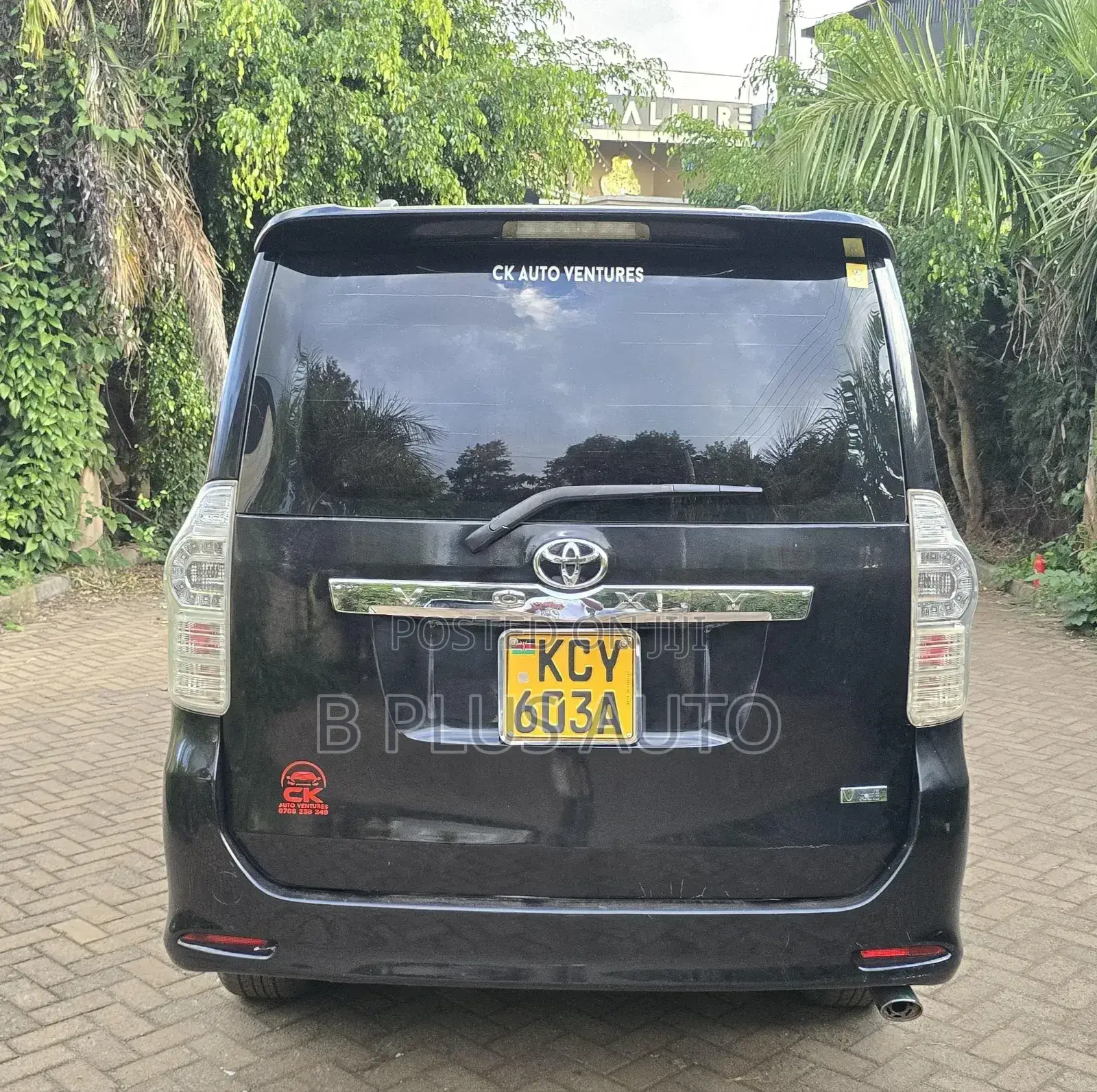 Toyota Voxy 2013 Black