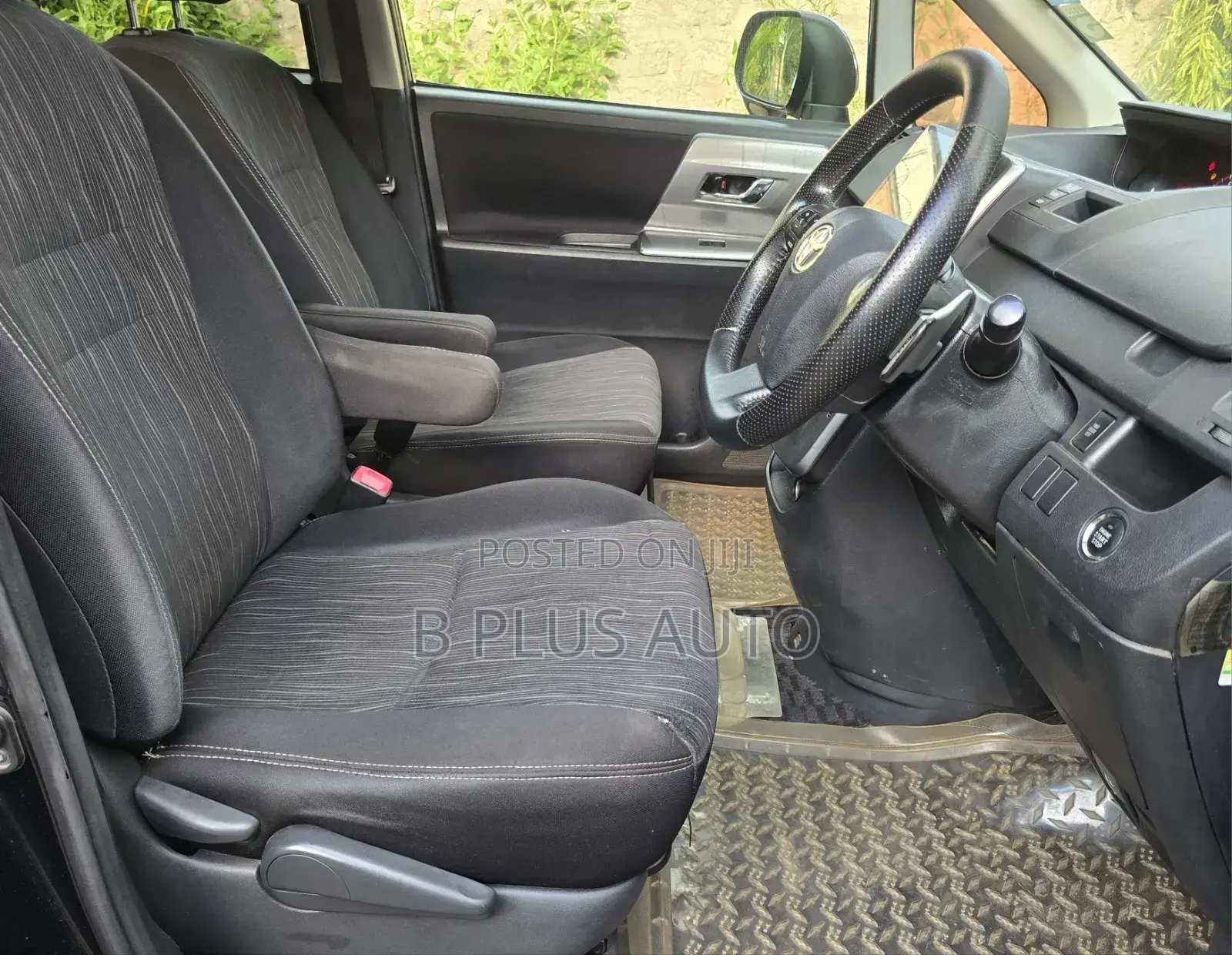 Toyota Voxy 2013 Black