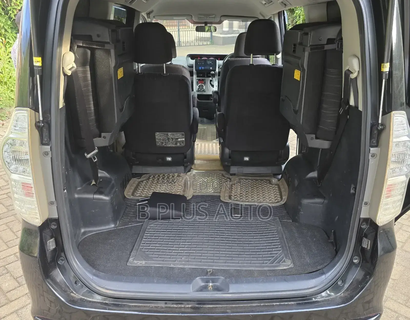 Toyota Voxy 2013 Black