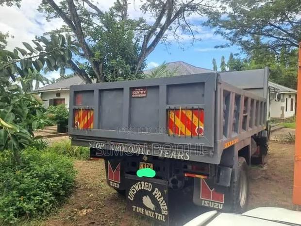 Isuzu FVR 90 Tipper - thumbnail 3