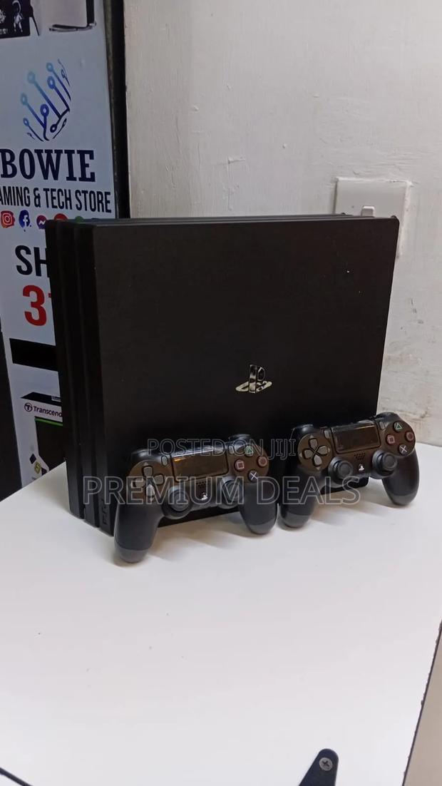 Pro Ps4 With Games and Controllers. - main view