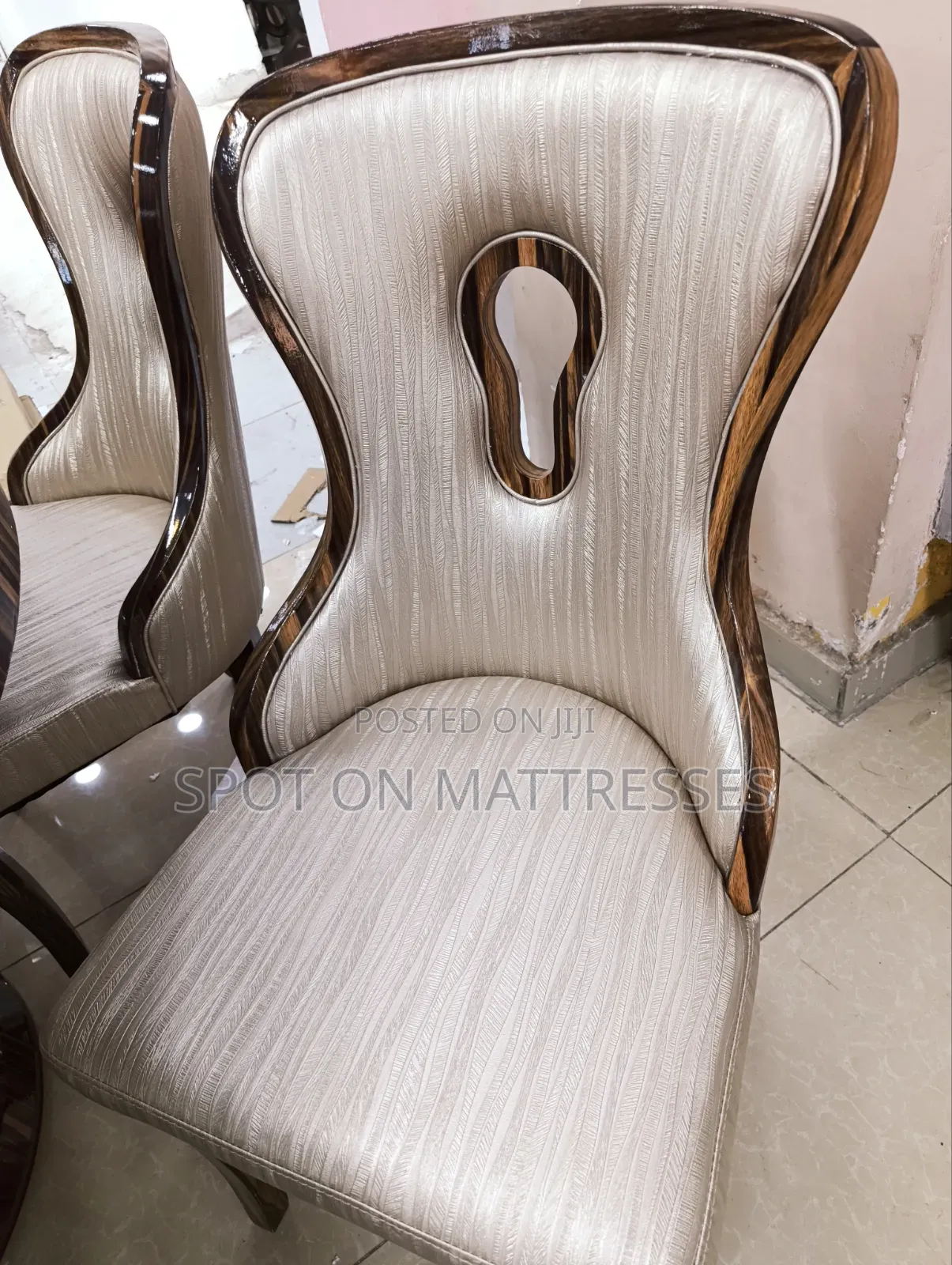 Executive Round 6-Seater Dining Table Set. Countrywide Delivery! 