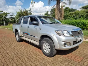 Toyota Hilux 2010 Silver
