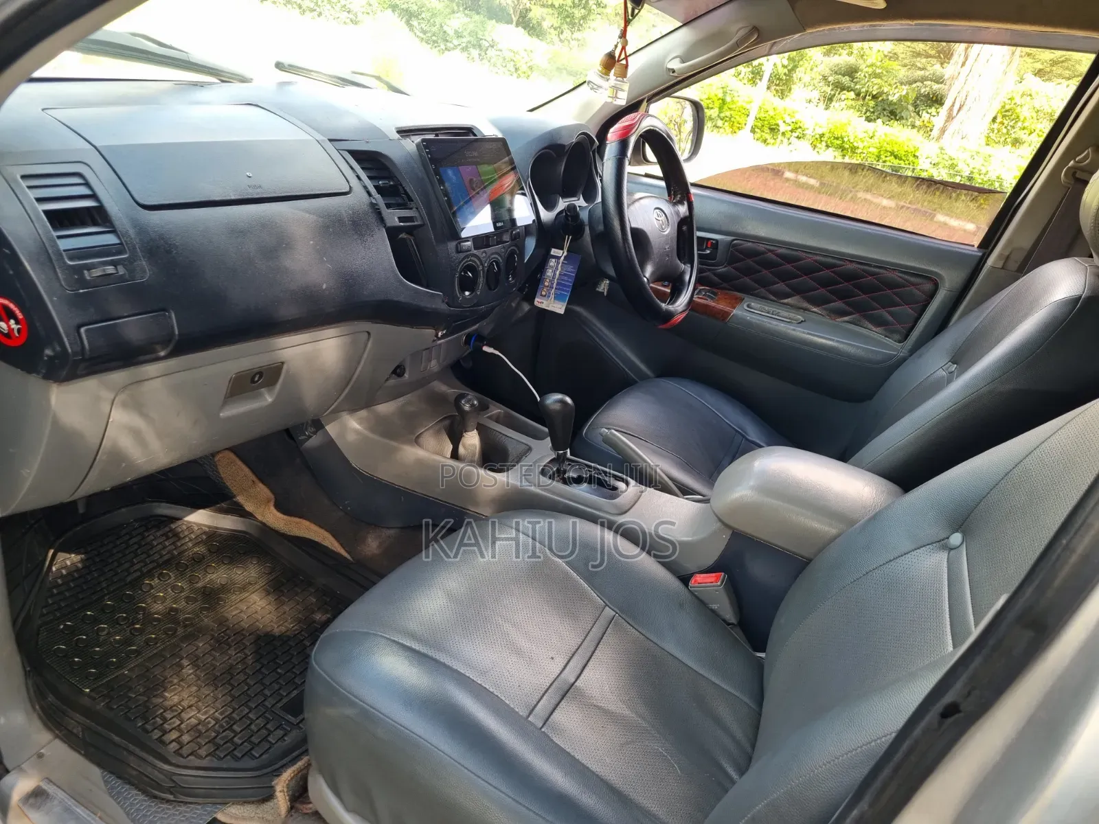 Toyota Hilux 2010 Silver