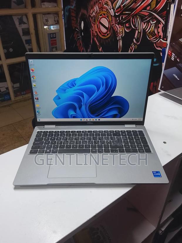 Laptop Dell Latitude 5520 8GB Intel Core i7 HDD 500GB - thumbnail 2