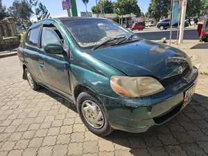 Toyota Platz 1.3 AWD 2000 Green
