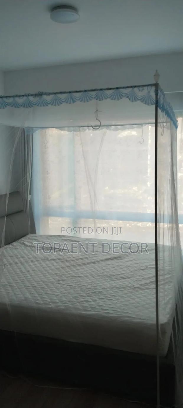 Well Fitting 4 Stand ,4 Corners Bed Mosquito Net