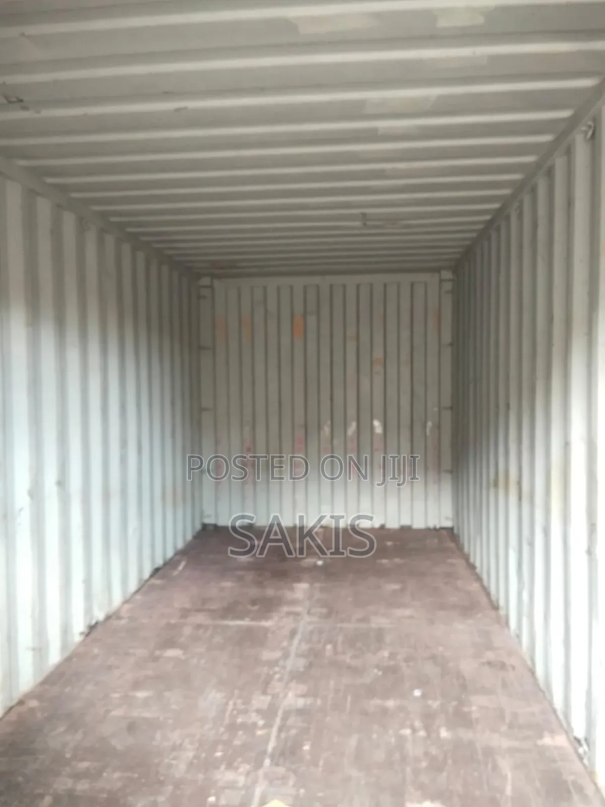 Units Safi! 20-Foot Clean Shipping Containers
