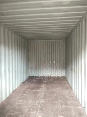 Units Safi! 20-Foot Clean Shipping Containers