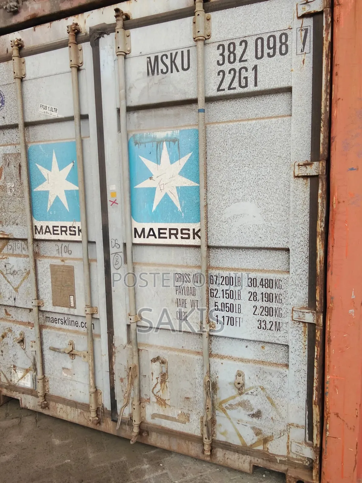 Units Safi! 20-Foot Clean Shipping Containers