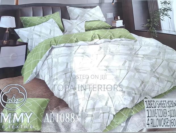 Quality Duvet Cover Set With Matching Pillow Cases and Bedsheet