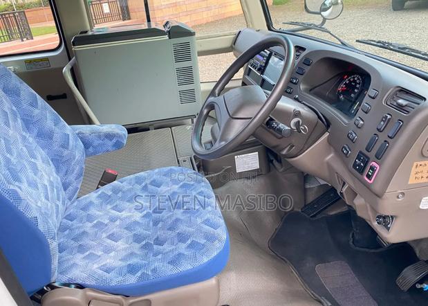 Mitsubishi Fuso Rosa 2019 White - thumbnail 8