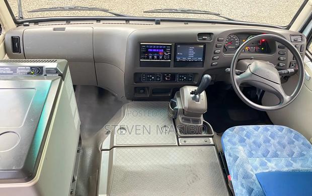 Mitsubishi Fuso Rosa 2019 White - thumbnail 9