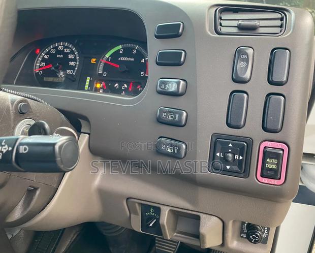 Mitsubishi Fuso Rosa 2019 White - thumbnail 10