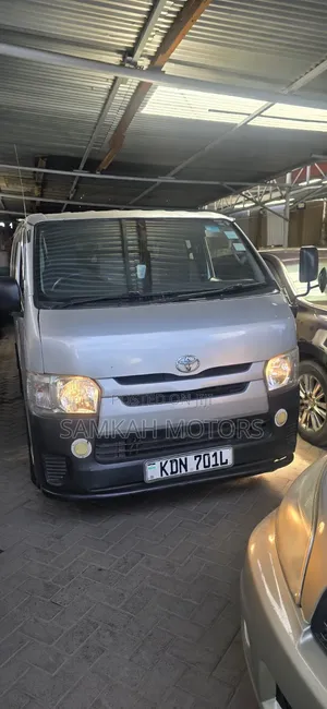 Toyota HiAce 2017 Silver