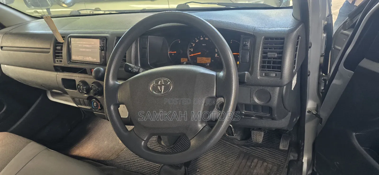 Toyota HiAce 2017 Silver