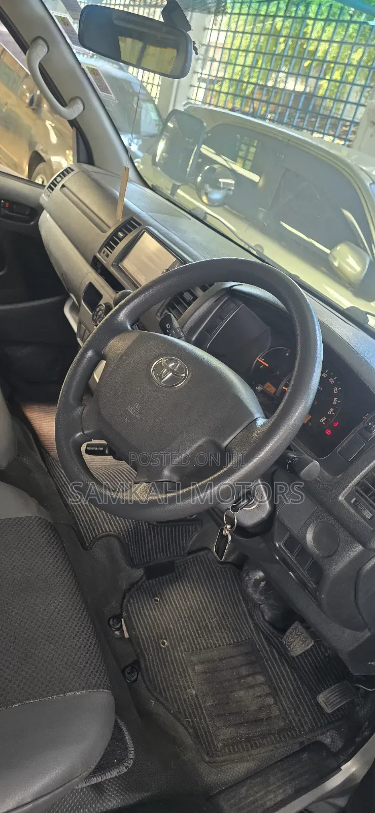 Toyota HiAce 2017 Silver