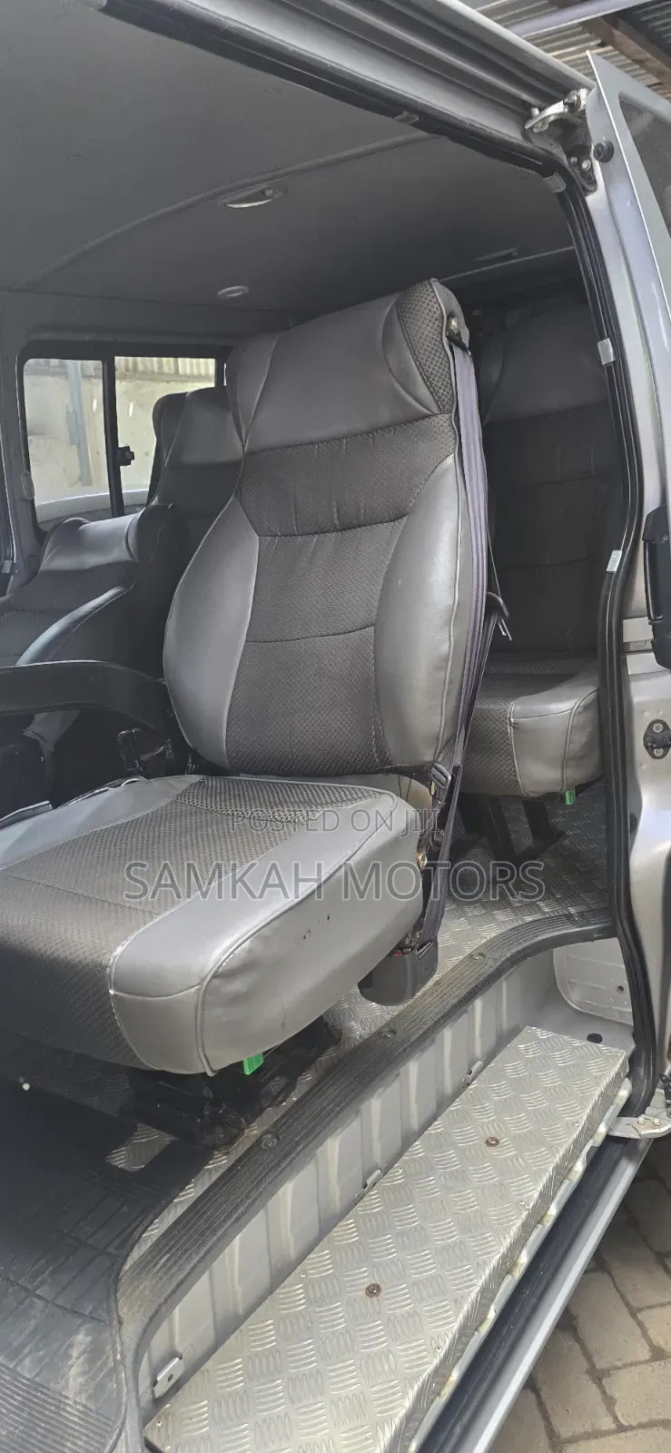 Toyota HiAce 2017 Silver
