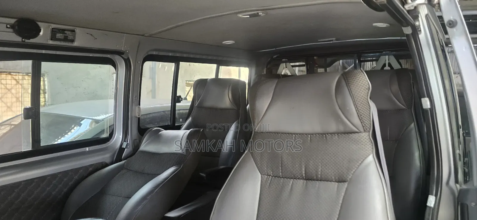 Toyota HiAce 2017 Silver
