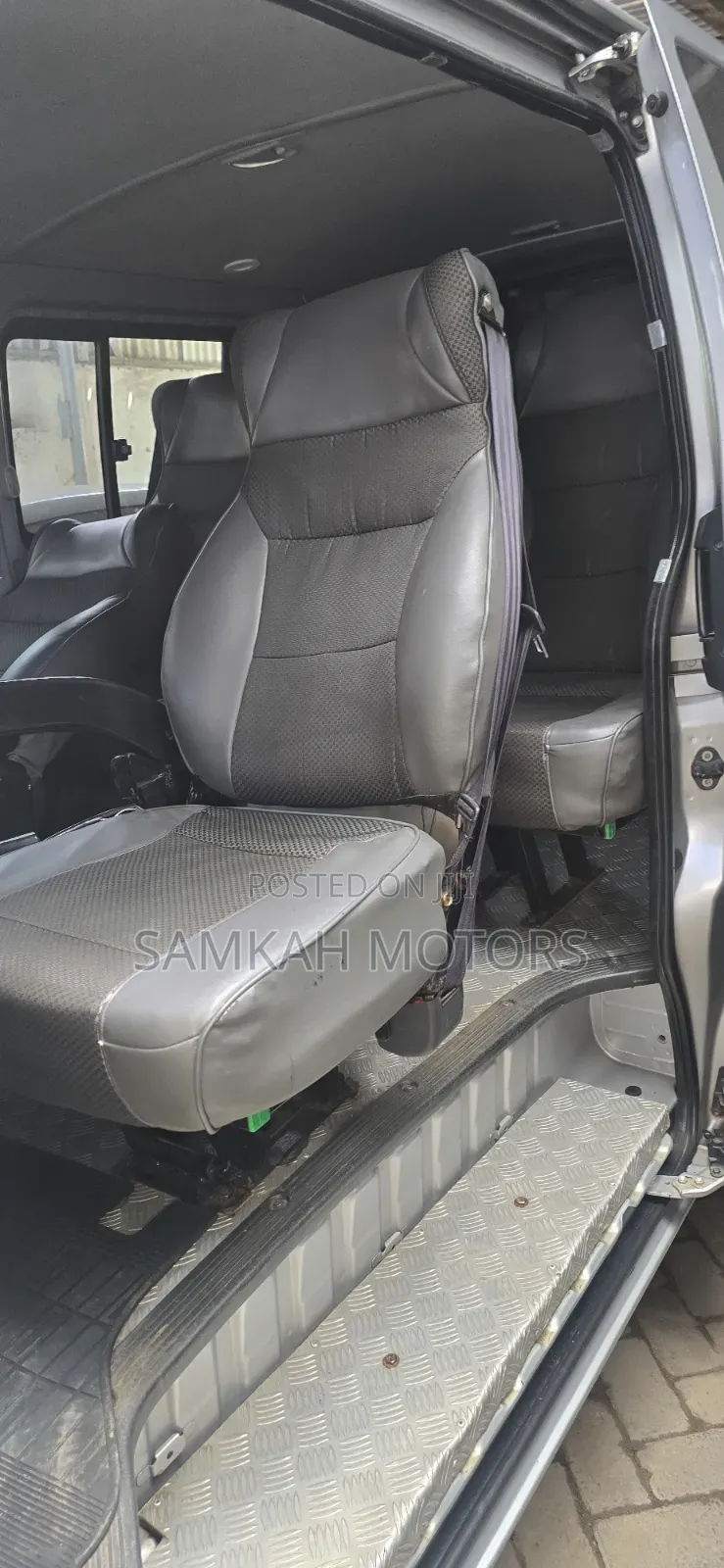 Toyota HiAce 2017 Silver