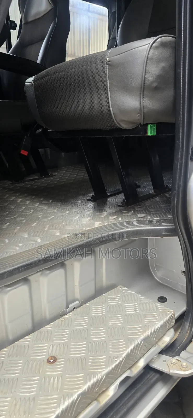 Toyota HiAce 2017 Silver