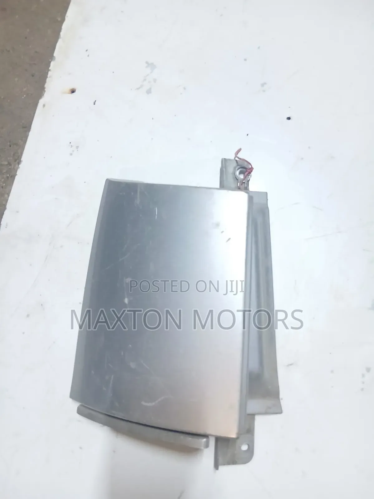 Nissan Note E11 Taillight Finisher