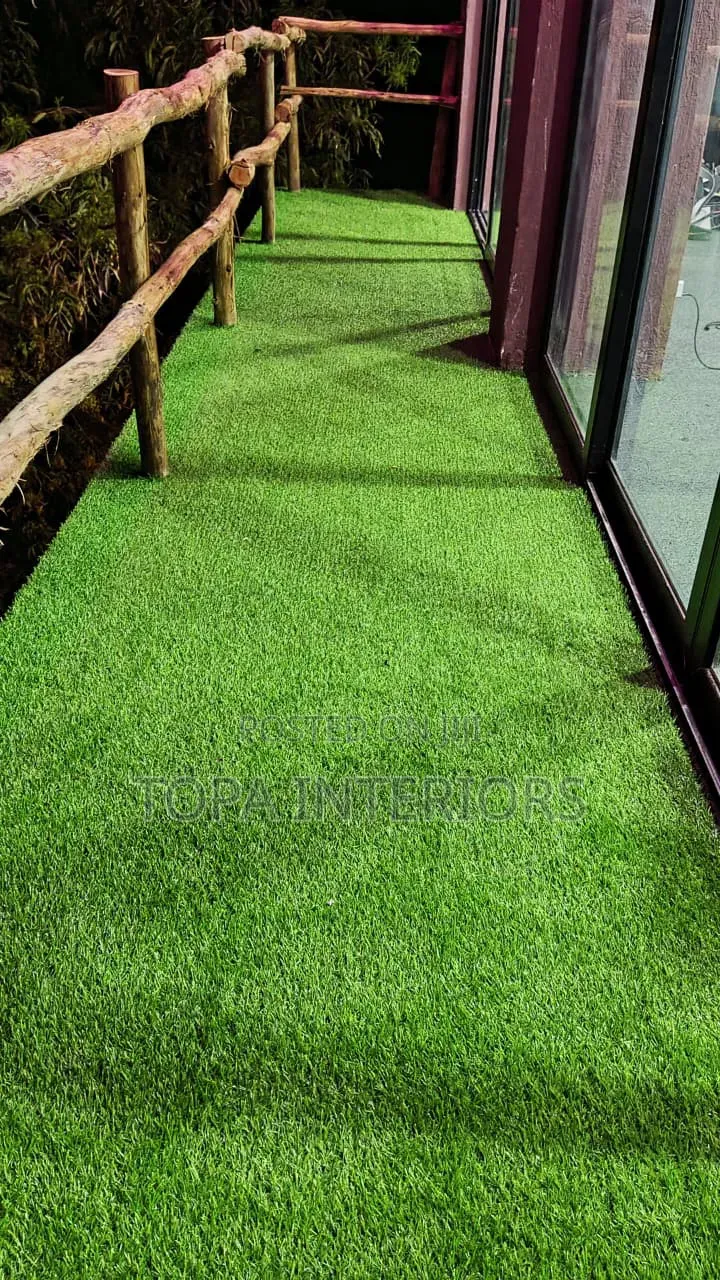Lush Green Foot Friendly Artificial Green Fluffy Carpets for Balcony