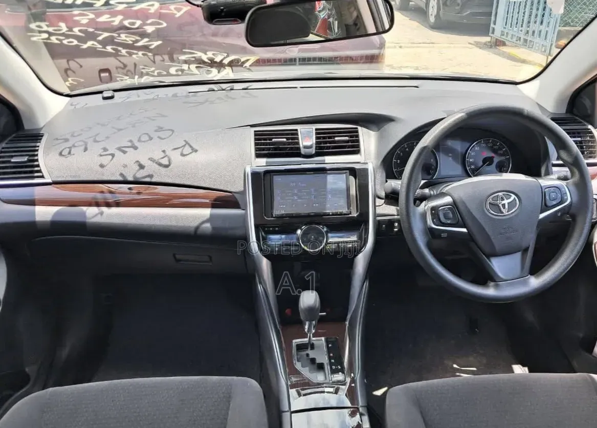 Toyota Premio 1.5 FWD 2019 Silver