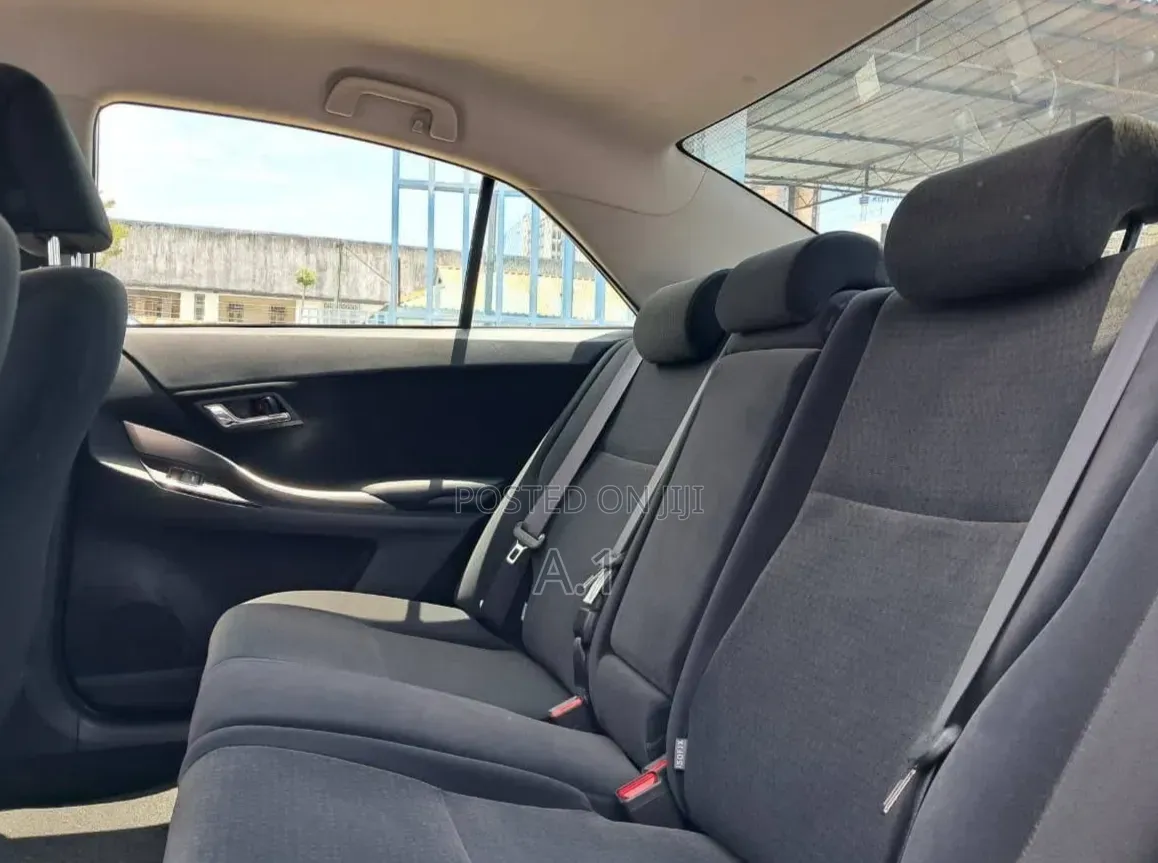 Toyota Premio 1.5 FWD 2019 Silver