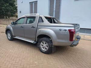 Isuzu D-MAX 2021 Beige