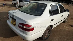 Toyota Corolla 2000 White