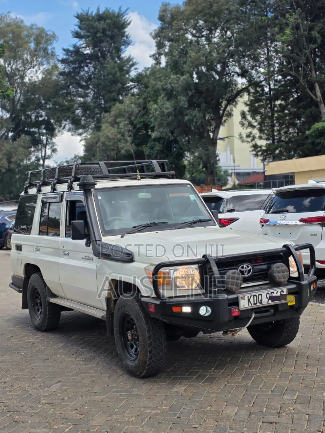 Toyota Land Cruiser 2016 White