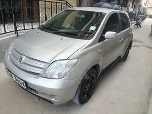 Toyota IST 2003 Silver