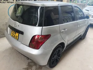 Toyota IST 2003 Silver