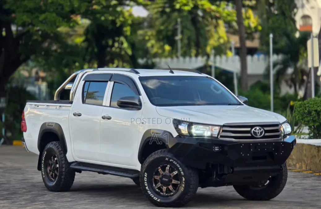 Toyota Hilux Revo Double Cab Deisel 2.4 RWD 2018 Pearl