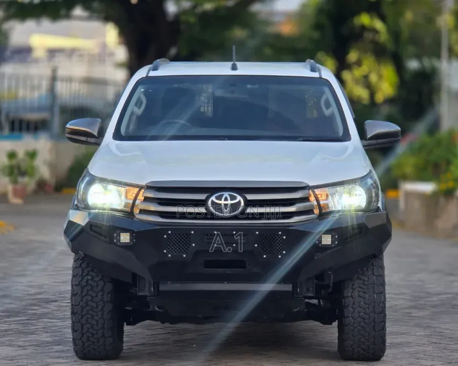 Toyota Hilux Revo Double Cab Deisel 2.4 RWD 2018 Pearl