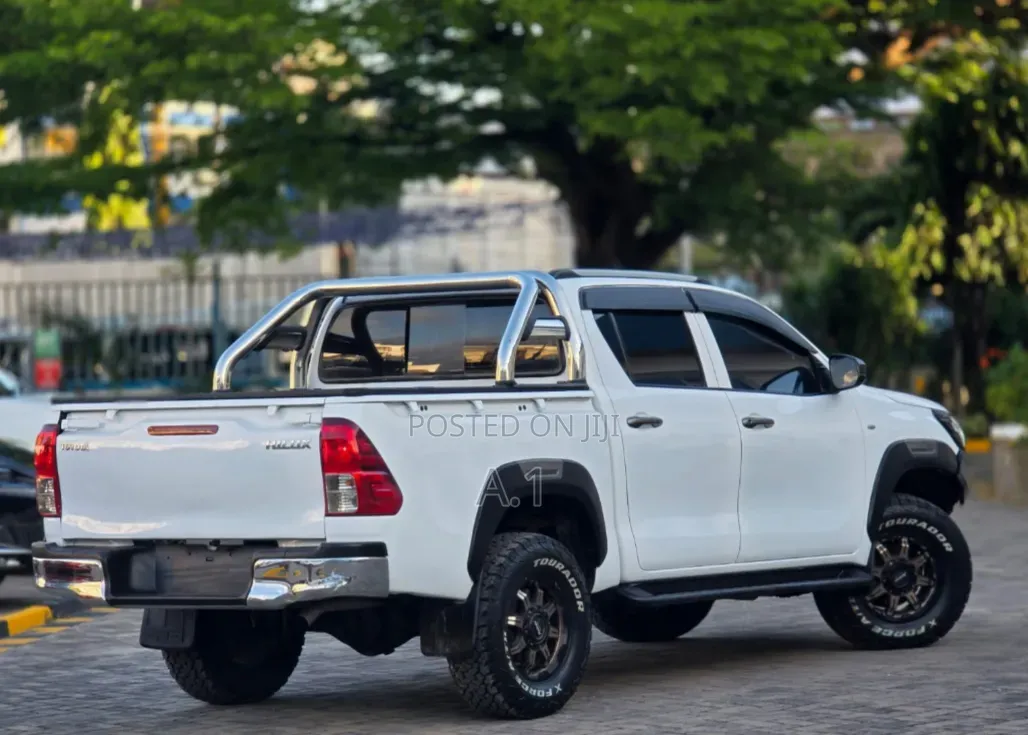 Toyota Hilux Revo Double Cab Deisel 2.4 RWD 2018 Pearl