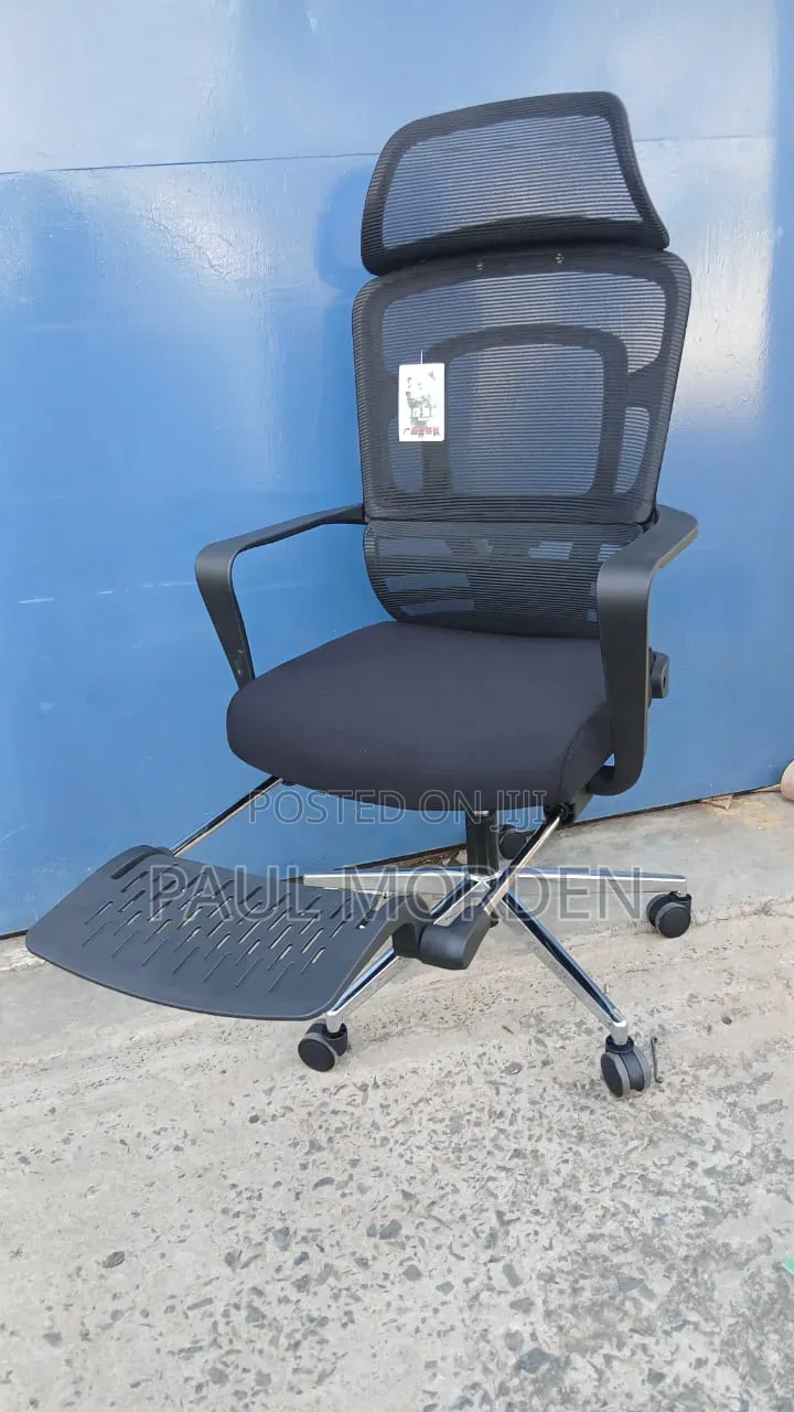 Executive Black Office Chair Footrest - Strong and Comfortable