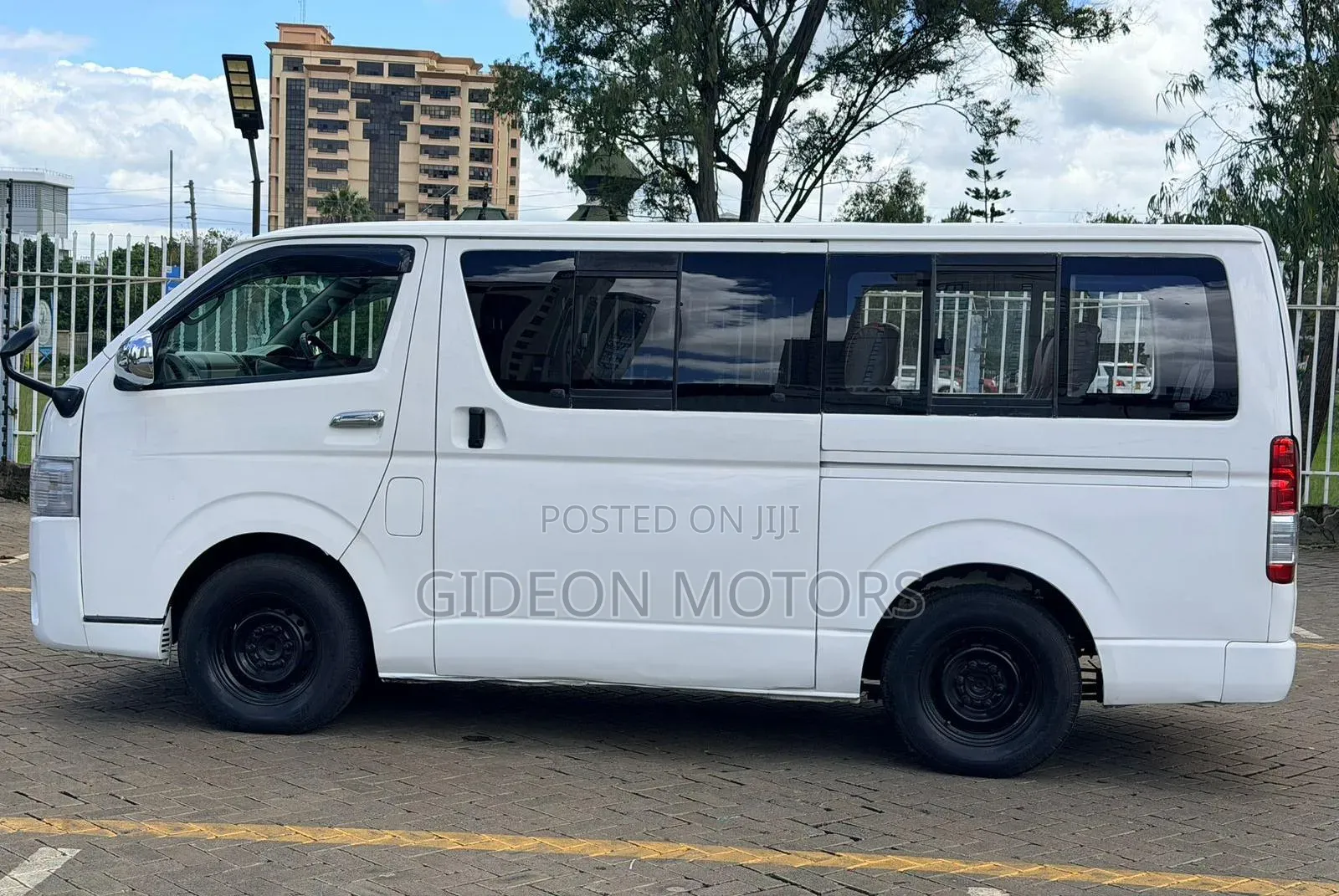 Toyota HiAce 2013 White