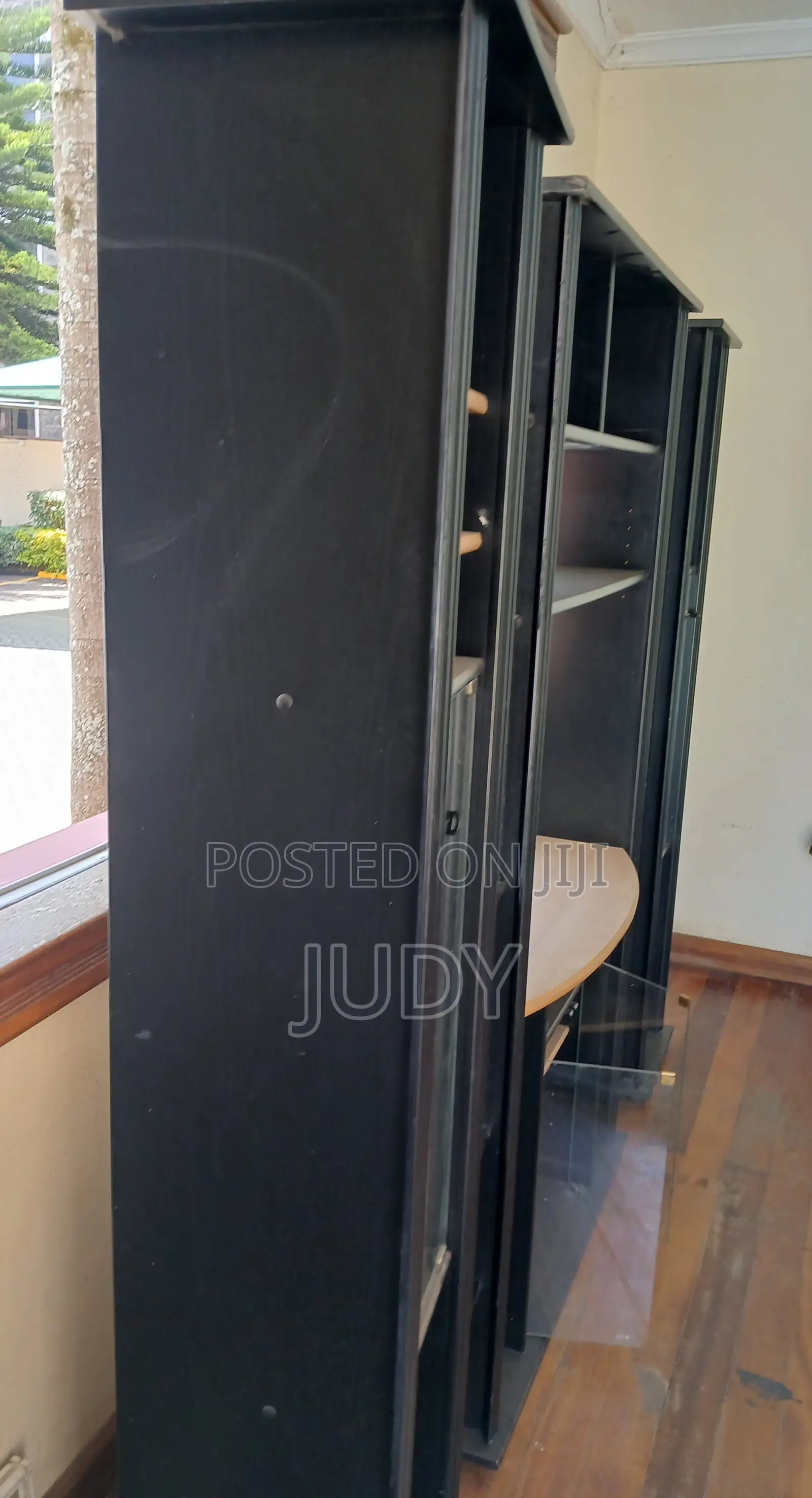 Second-Hand Wall Unit Cabinet – Detachable in Great Condition
