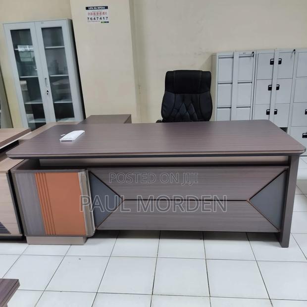 Luxurious Ceos Office Desk With Side Extension 180cm