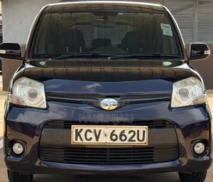 Toyota Sienta 2012