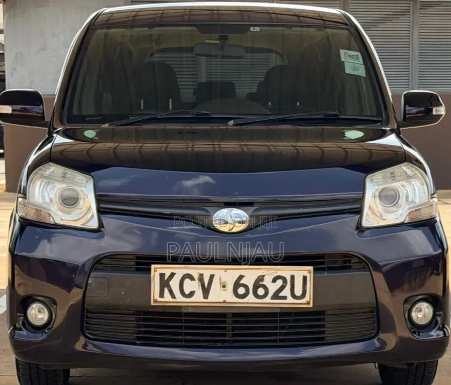 Toyota Sienta 2012