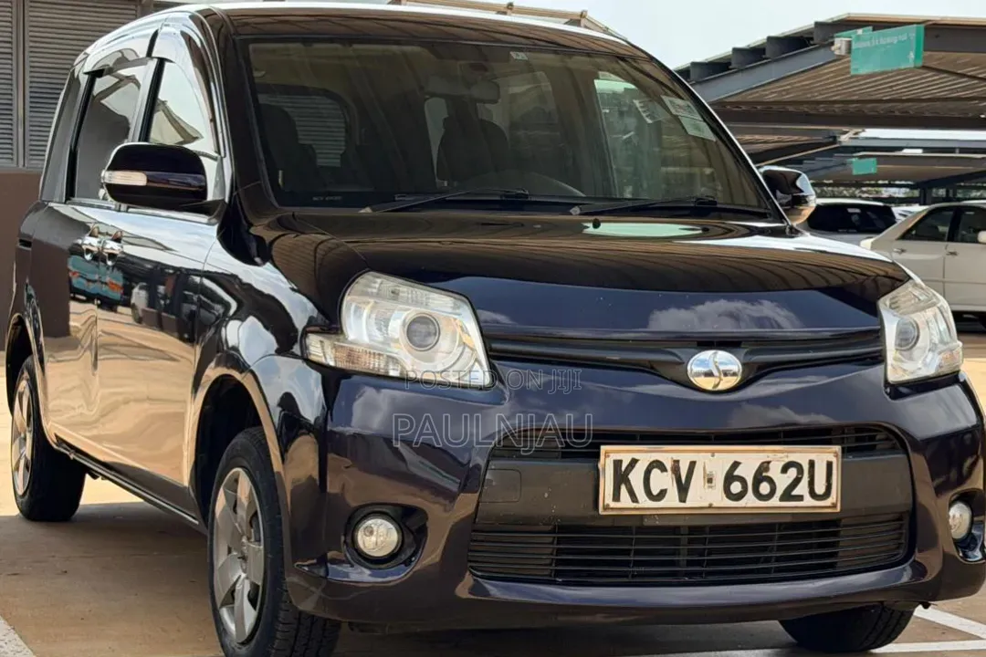 Toyota Sienta 2012