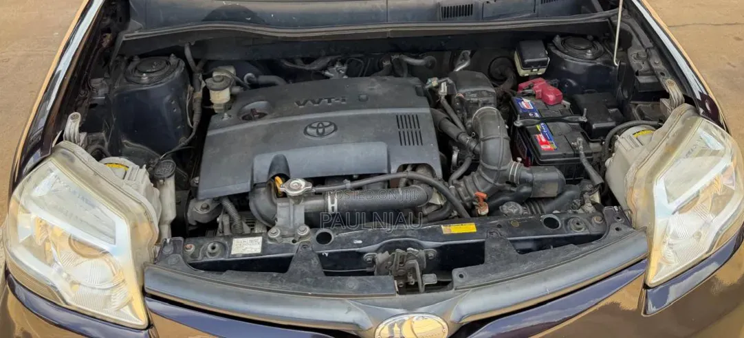 Toyota Sienta 2012