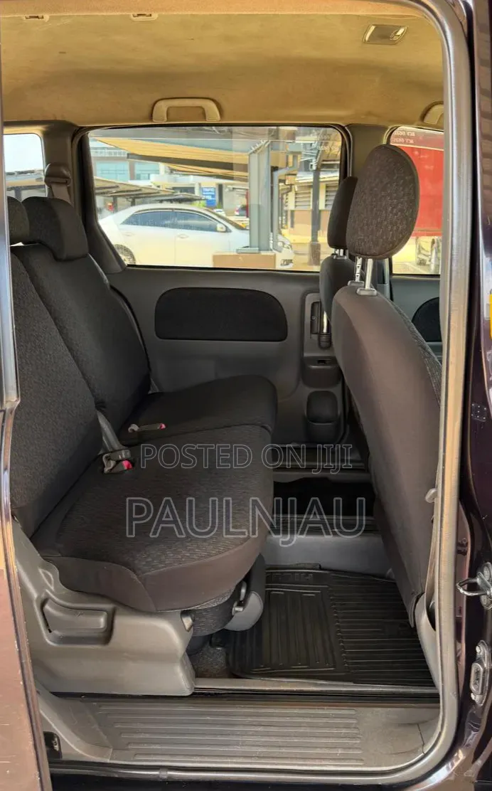 Toyota Sienta 2012
