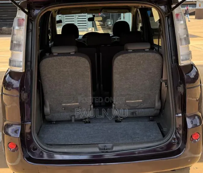 Toyota Sienta 2012