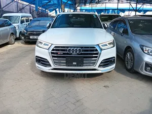 Audi Q5 2.0T Premium AWD quattro 2019 White
