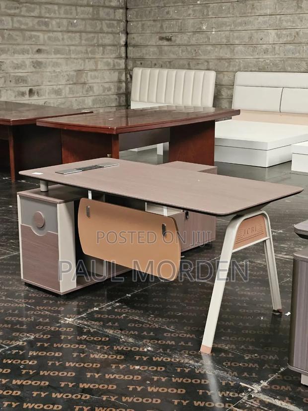 Modern Corporate Executive Office Desk - Stylish Spacious 1.6m