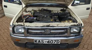 Toyota Hilux 2700i Raider 2004 White